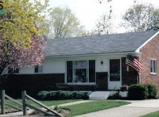 1060 Chippewa St, Mount Clemens, MI 48043