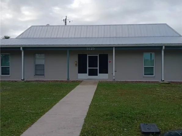 5725 Genesee Pkwy APT 9, Bokeelia, FL 33922