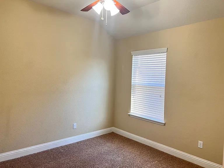 849 Olive Ln — Photo 10
