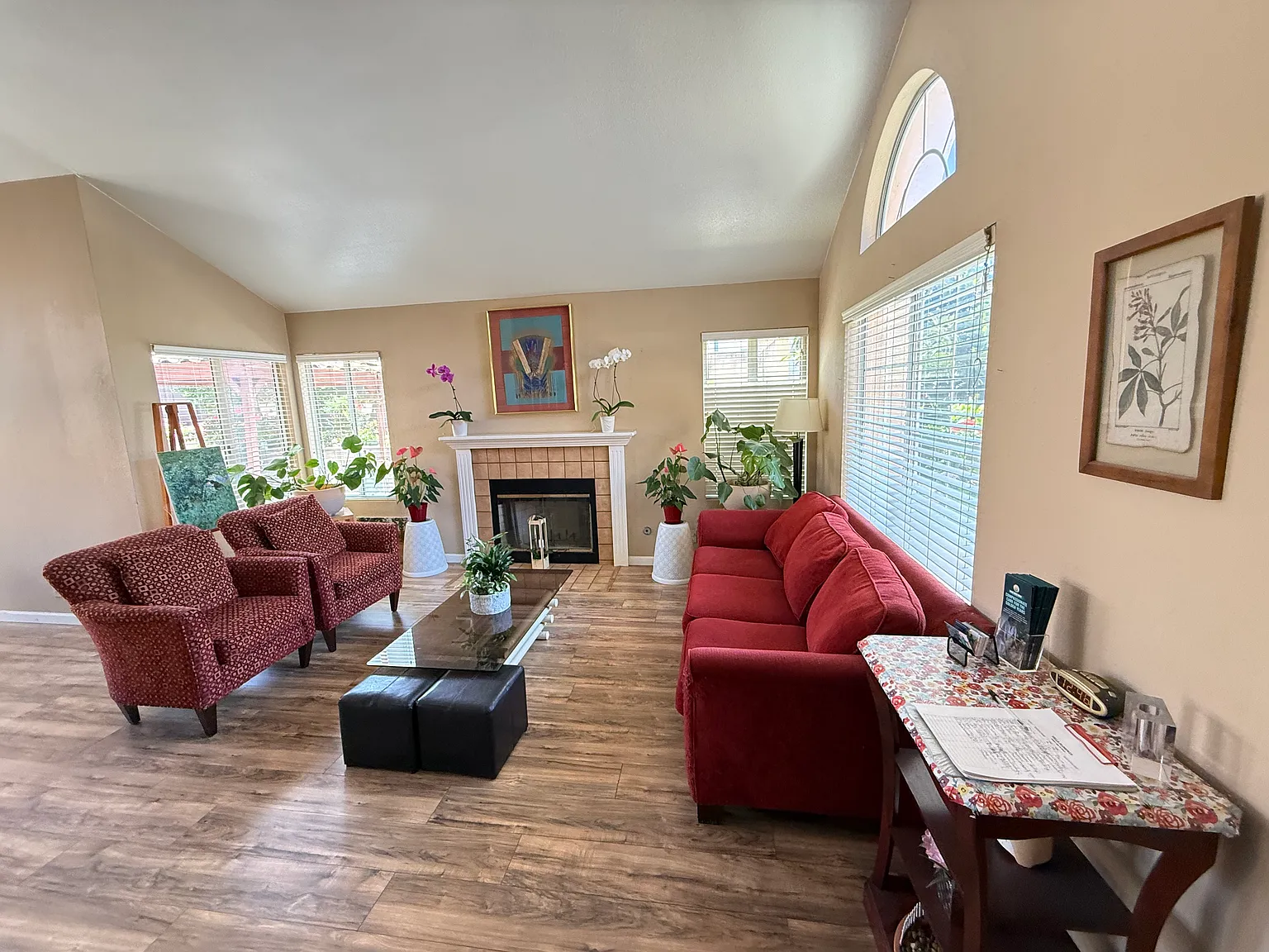 4 bed, 3843 sqft, $990 — Photo 2