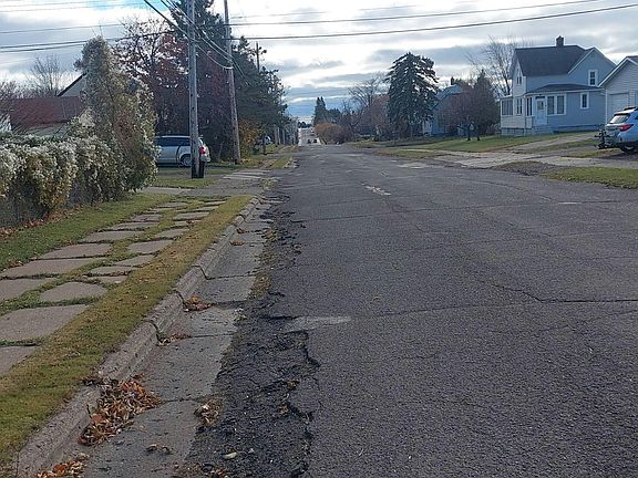 4th image of 430 10th Ave