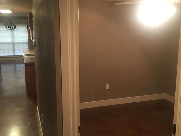 5th image of 2850 Broadmoor Dr