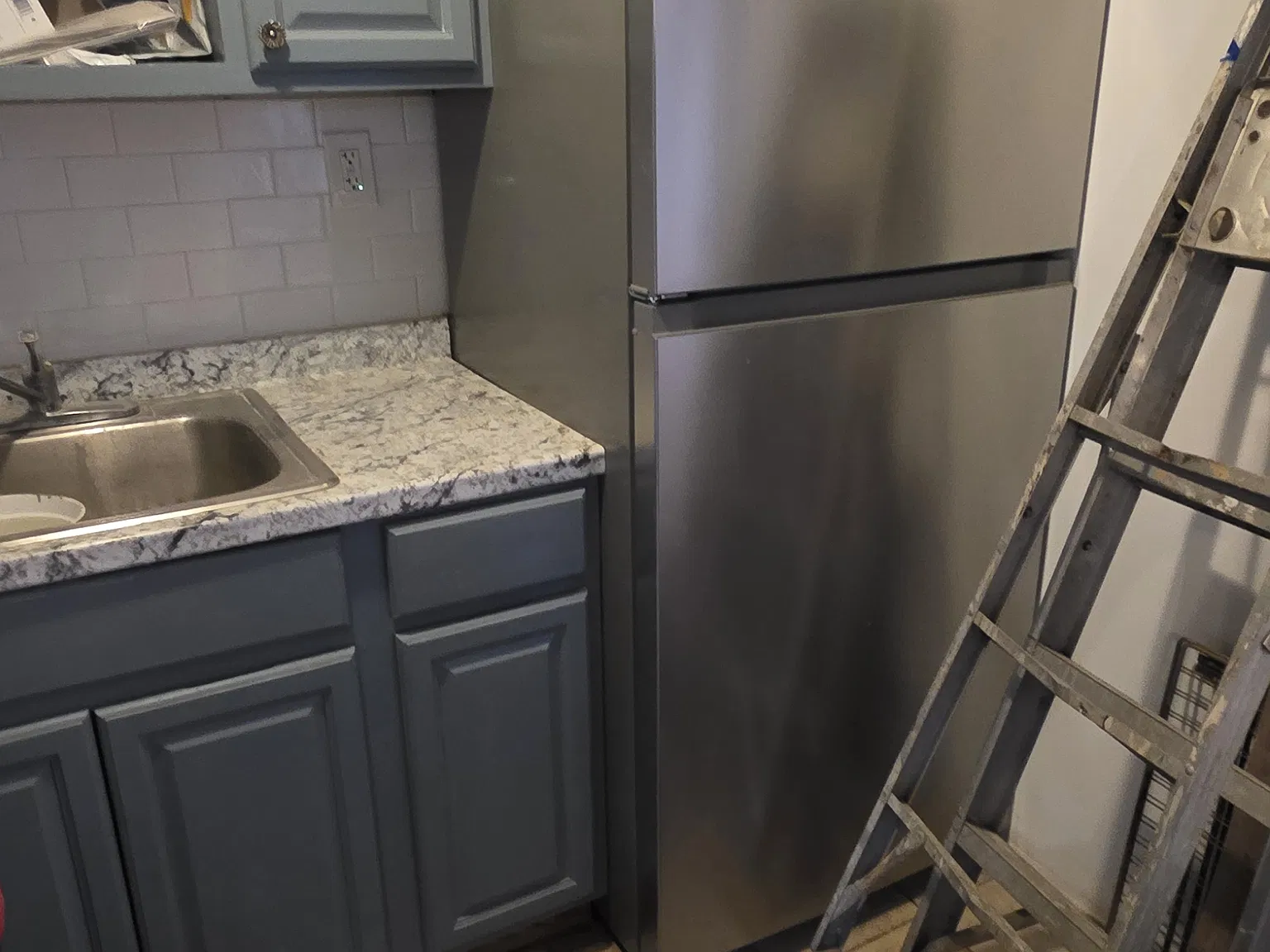 3 bed, 1200 sqft, $3,753 — Photo 1