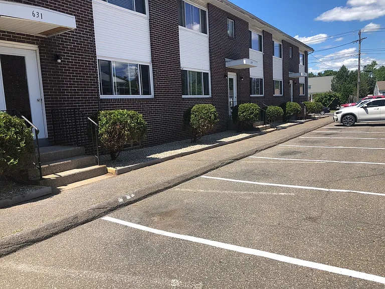 Fairfield Apartments — Photo 44
