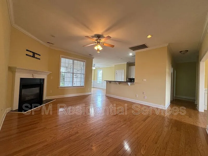 5 bed, 3.0 bath, 2744 sqft, $2,995 — Photo 4