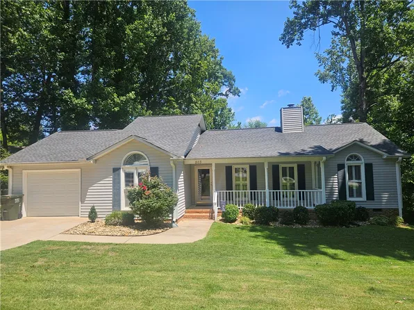 803 Dillard Rd, Greer, SC 29650