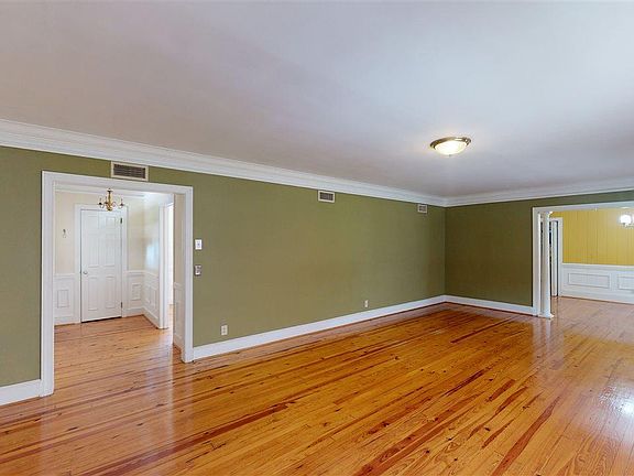 3rd image of 418 Woodland Dr