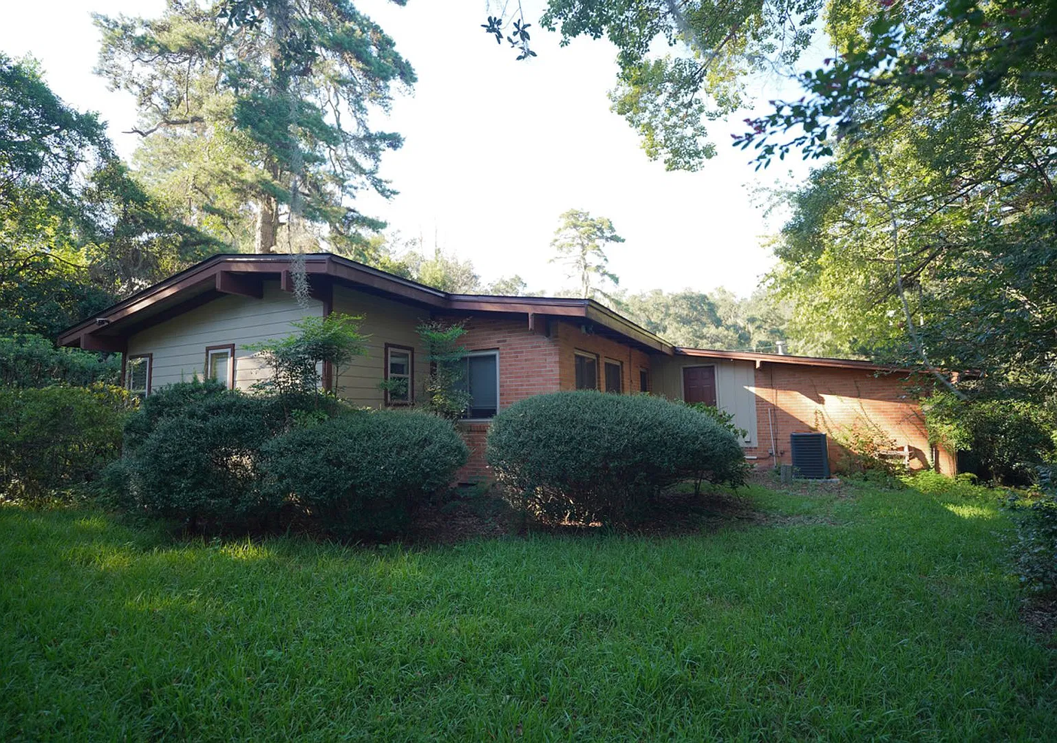 Secluded 3 BR / 2 BA home at end of cul-de-sac — Photo 3