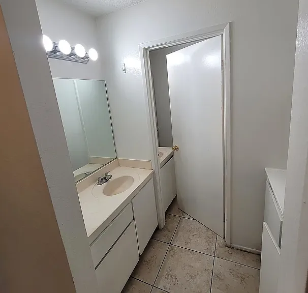 329 W 14th St #G — Photo 16