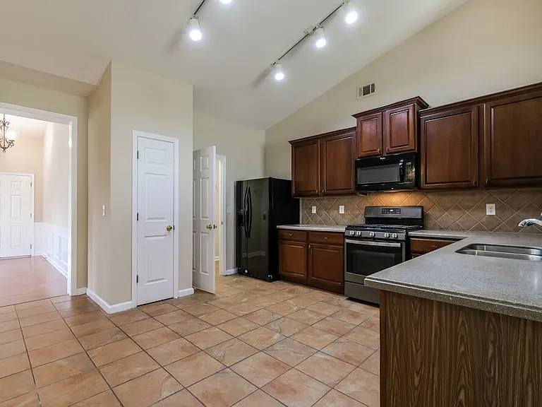 5120 Fieldgate Ridge Dr — Photo 9