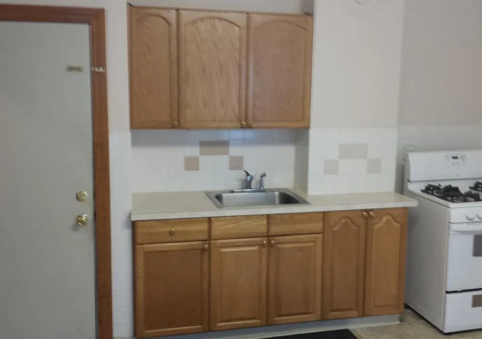 216 Broad St #2E