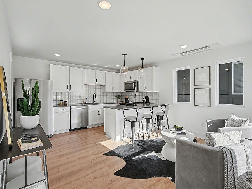 1st image of 102 Duke St #7