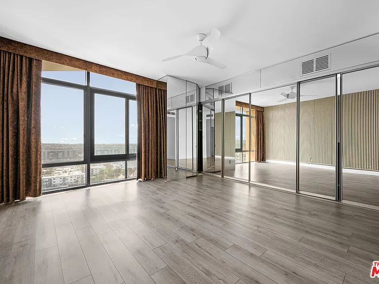 4267 Marina City Dr #Penthouse 4 — Photo 39