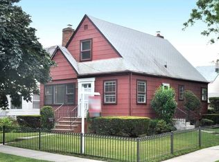 16202 76th Rd, Flushing, NY 11366