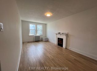 102 Greensides Ave #6, Toronto, ON M6G 3P7