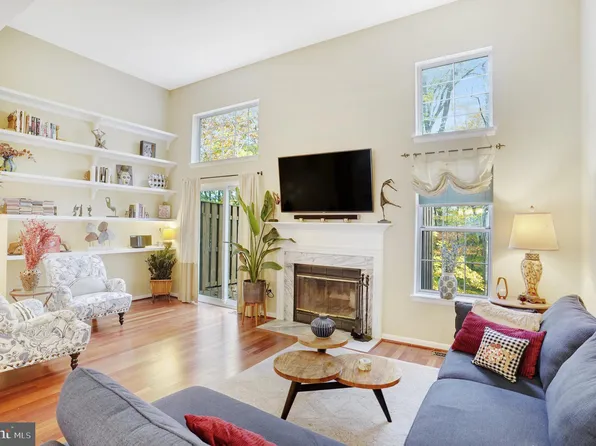 8309 Linden Oaks Ct, Lorton, VA 22079