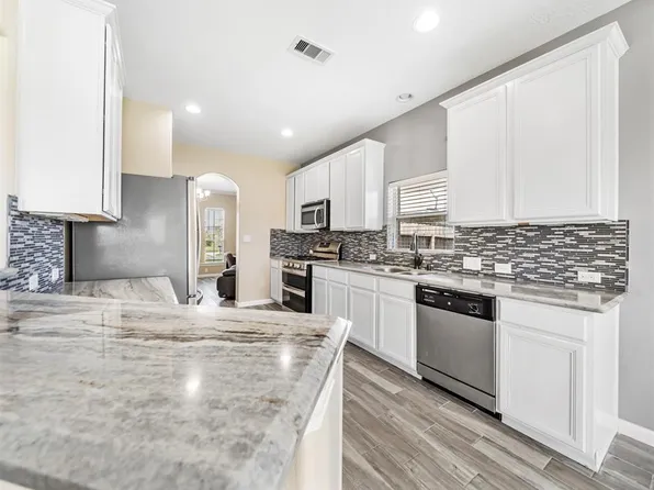 139 Avery Springs Ln, Dickinson, TX 77539