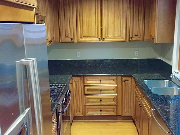 4th image of 650 S Lake Ave Unit 9