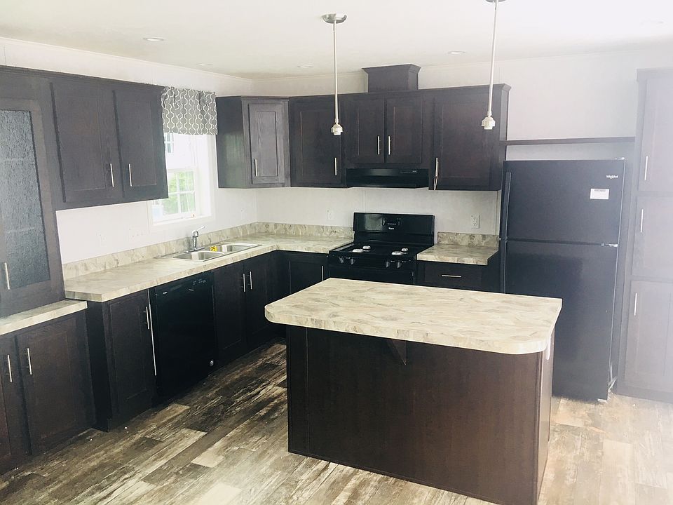 2nd image of 631 Kelly Dr