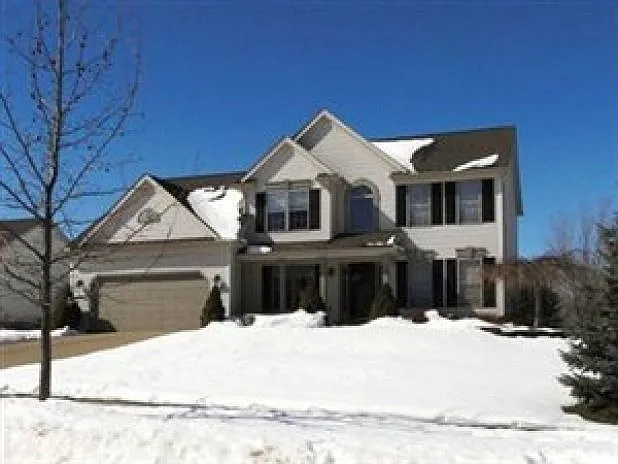 909 Continental Dr photo 1