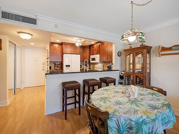 5th image of 1516 S Lakeside Dr APT 411