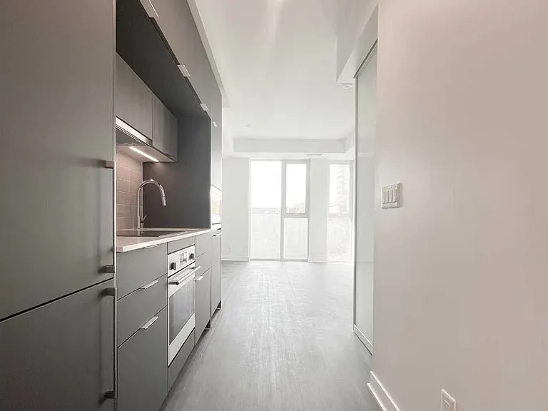 185 Alberta Ave W #313 — Photo 2
