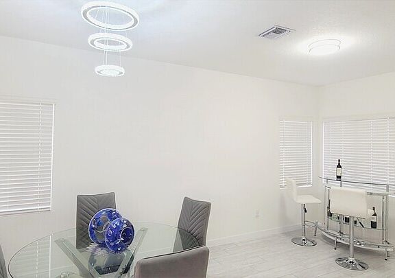 4th image of 884 SE 16th Ct #884HOMESTE
