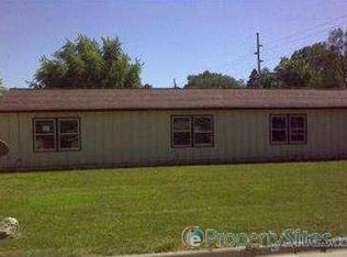 808 Commercial St, Buchanan, MI 49107