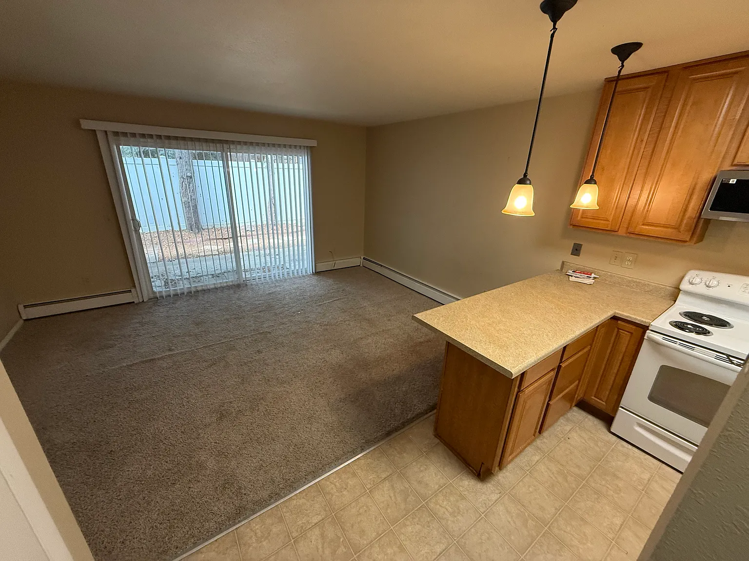 2 bed, 1.5 bath, 925 sqft, $2,300 — Photo 2