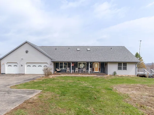 107 Lost Ln, Savanna, IL 61074