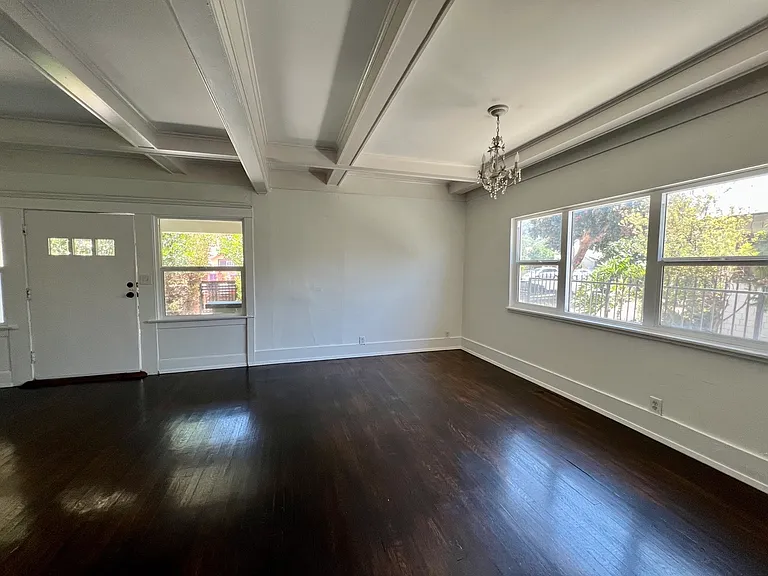 2822 W Avenue 33 — Photo 11