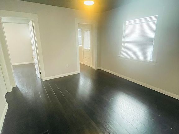 3rd image of 408 E Elk Ave #411