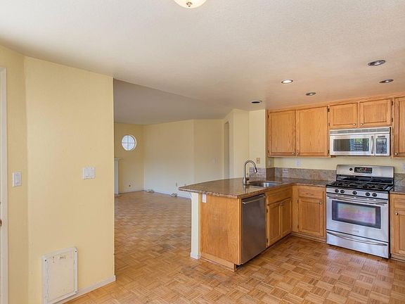 4th image of 312 Northampton Dr
