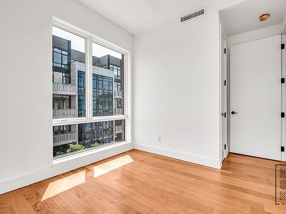 5th image of 215 Green St #4A4