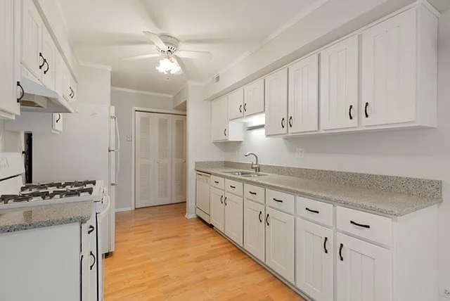 763 Moore Dr — Photo 2