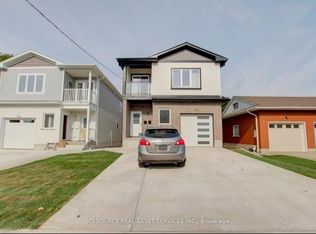104 5th Ave #B, Kitchener, ON N2C 1P4
