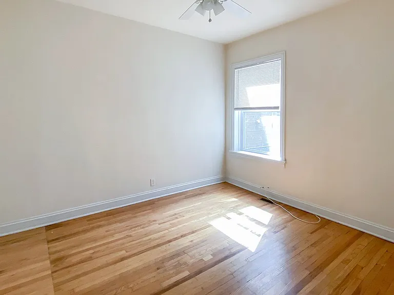3818 N Sheffield Ave — Photo 18