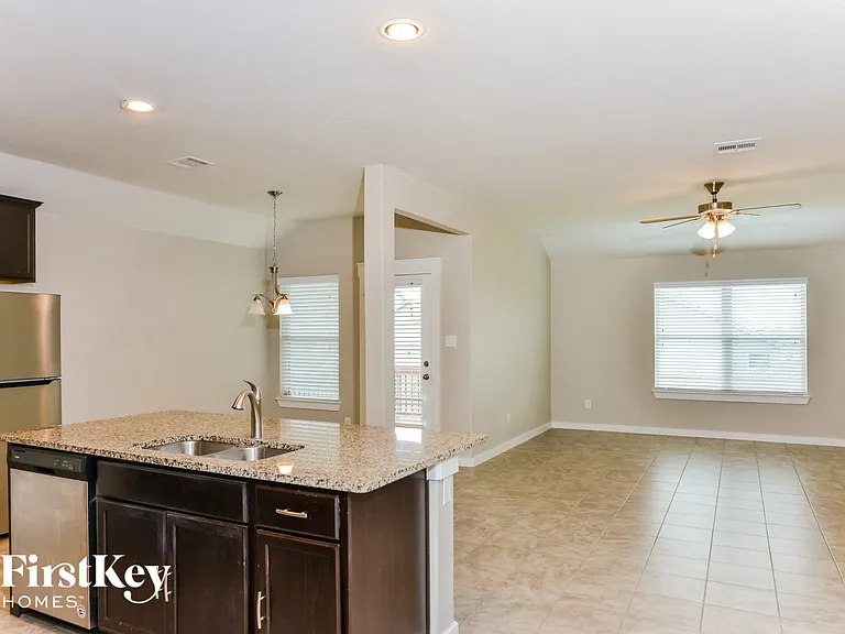 10518 Rosalina Loop — Photo 4