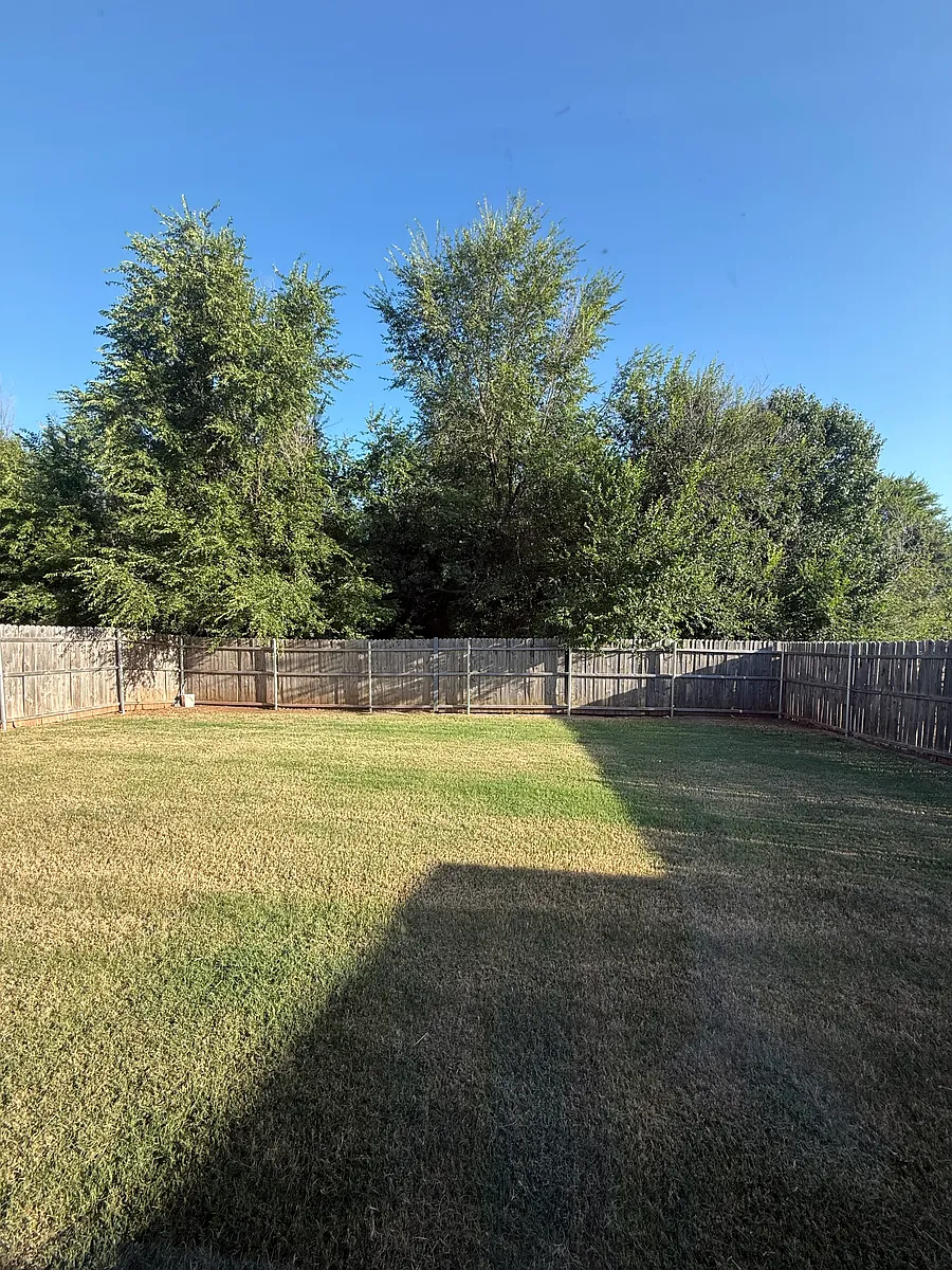 Building Photo - 2223 Ridge Way