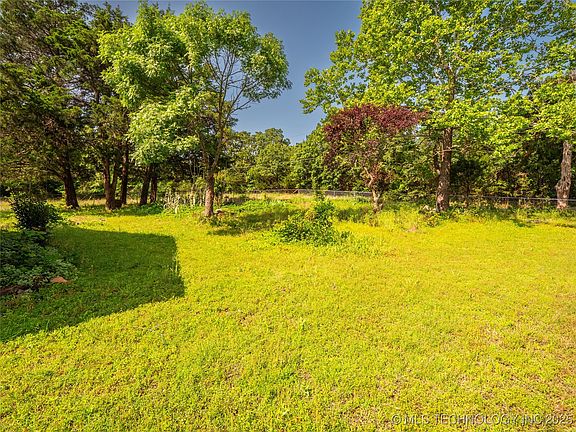 3rd image of 1015 Diehl Ln