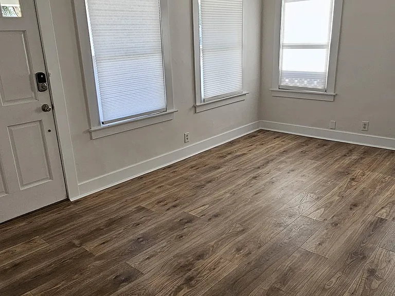 1315 E Broadway — Photo 5