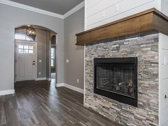 5th image of 8100 Lillas Way