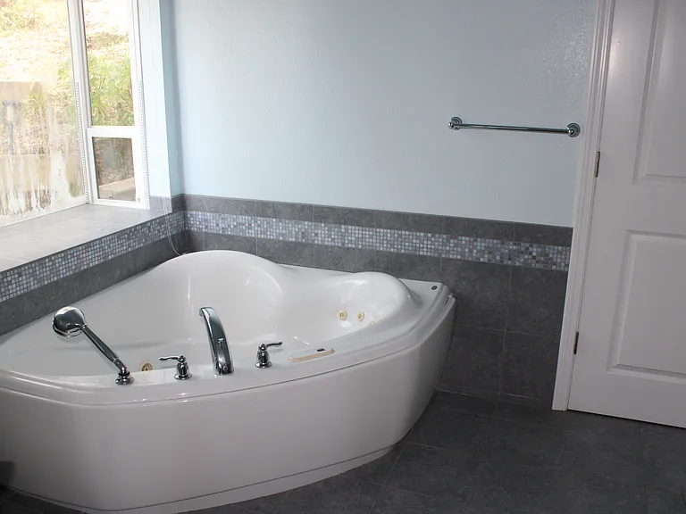 & 207A Manor Dr — Photo 15