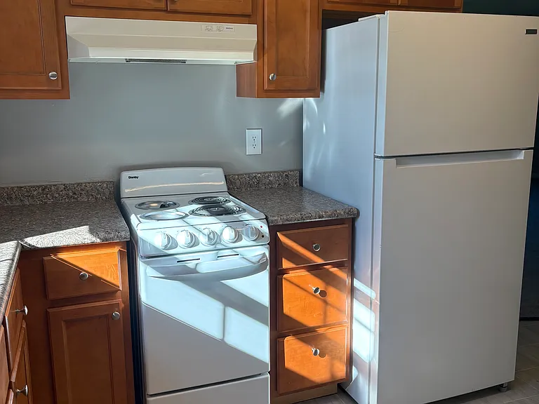 502 Barclay Heights Dr — Photo 2