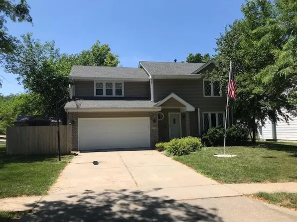 4500 Crestmoor Dr, Des Moines, IA 50310