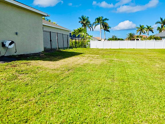 4th image of 3044 SW 22nd Pl