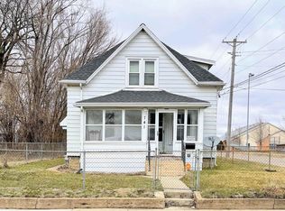 741 Cottage St, Waterloo, IA 50703
