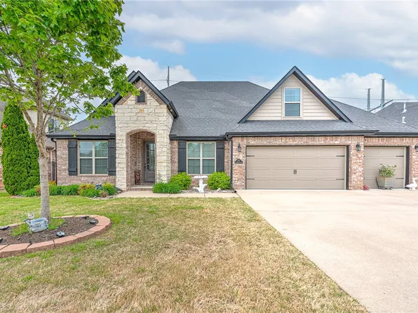 204 SW Highland Rd, Bentonville, AR 72712
