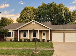 12802 Sandfield Dr, Saint Louis, MO 63146