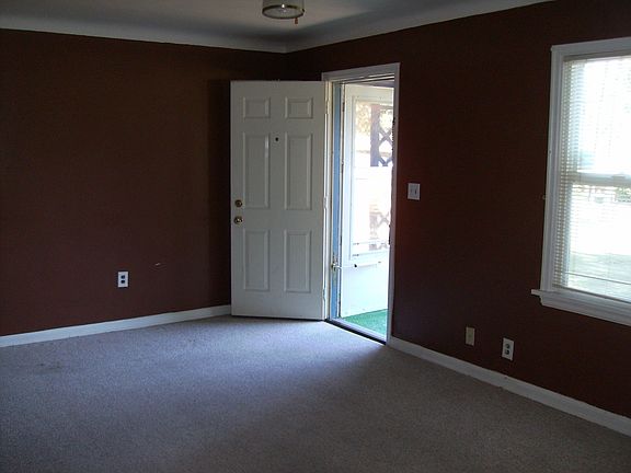 3rd image of 210 N 32nd Ave